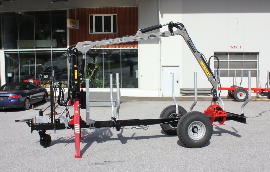 Rückewagen 5.000 kg mit Kran 5,3 m