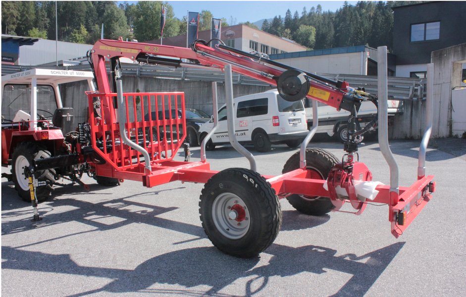 Rückewagen 5.600 kg mit Kran 4,6 m
